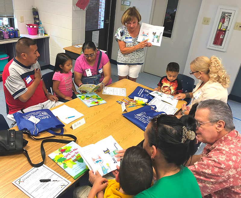 Families-learning-english-together Families learning english together